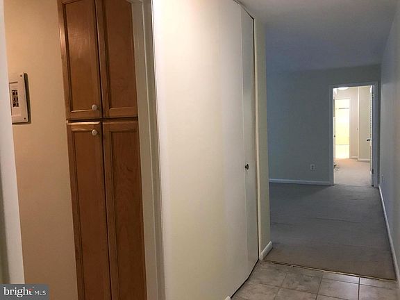 4th image of 10427 Montrose Ave #10427