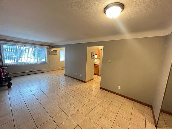 2nd image of 1031 Cromwell Ave APT 302