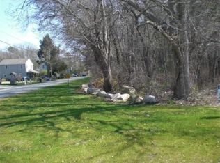 12 Marion Rd, Mattapoisett, MA 02739