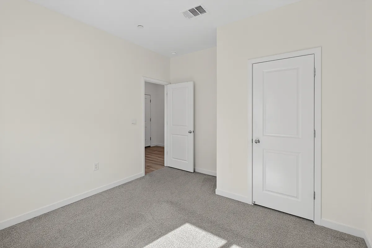 Building Photo - 8825 Stratham Way