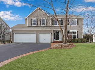 820 Auburn Ln, Lindenhurst, IL 60046