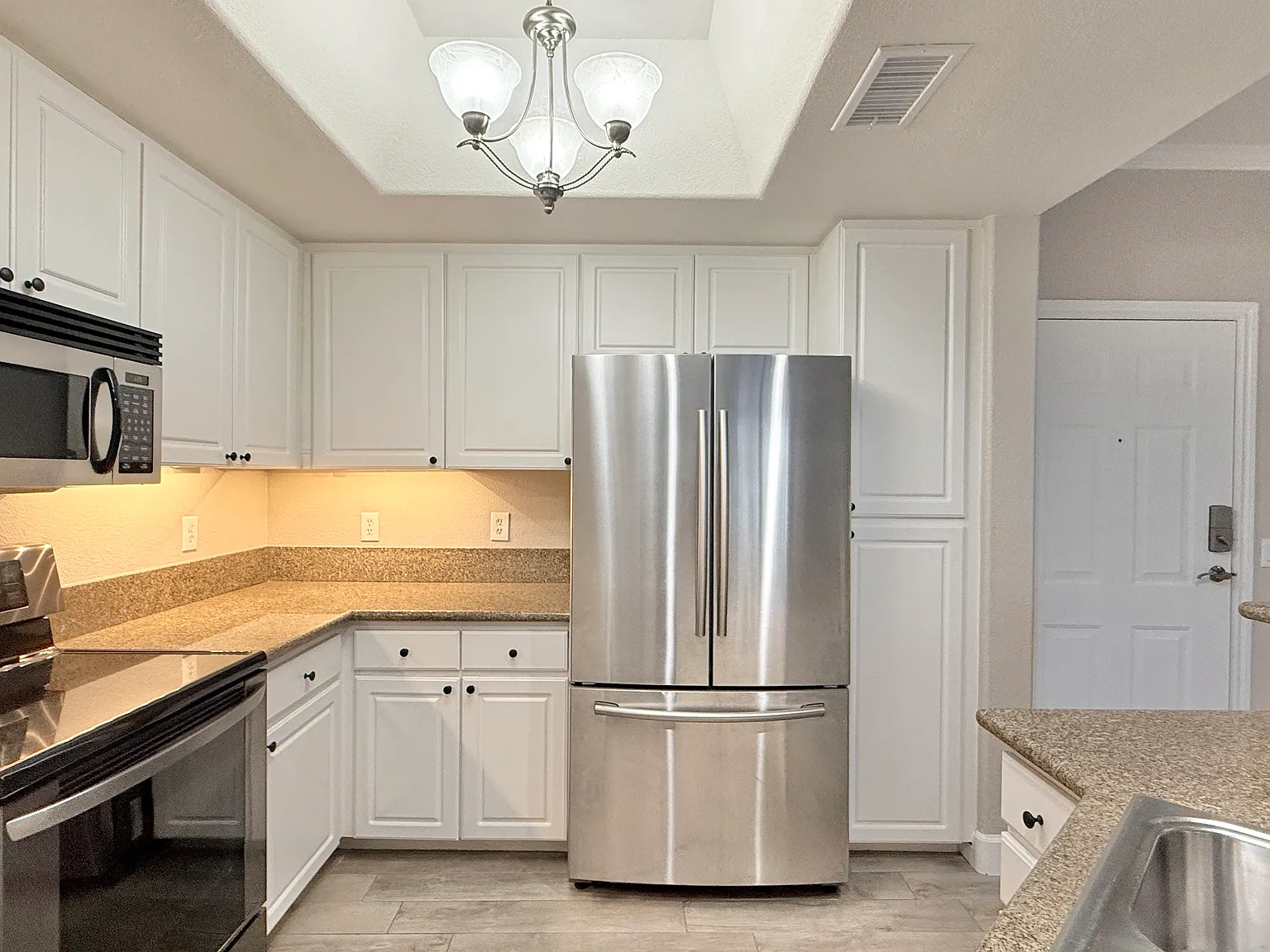 2 bed, 1102 sqft, $3,448 — Photo 4