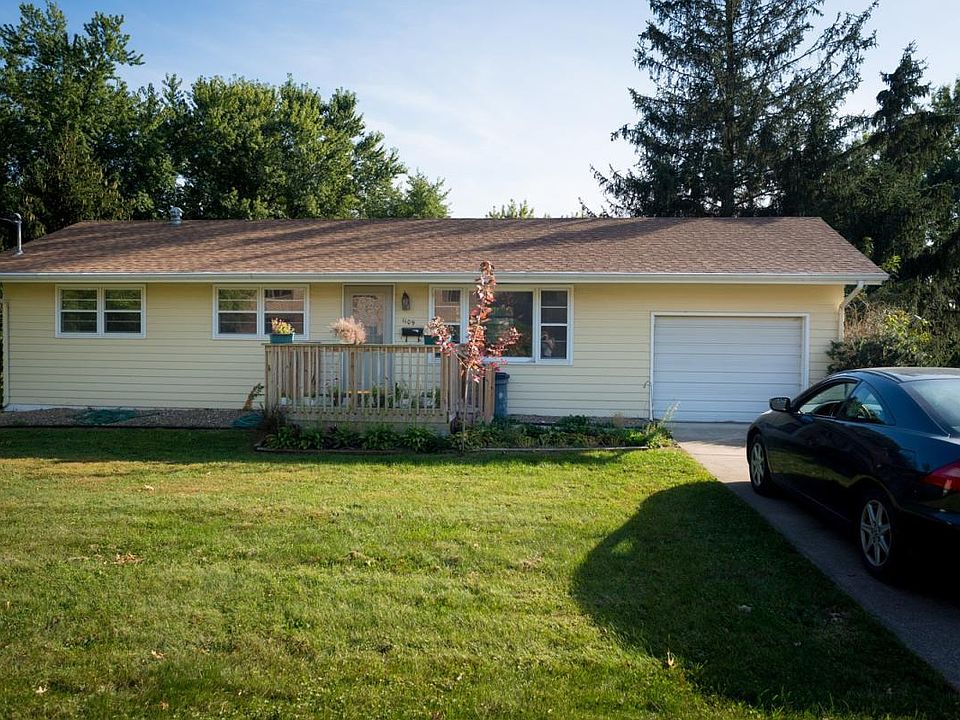 Small but clean 3BR near UIHC, on the busline. 10 minutes' w