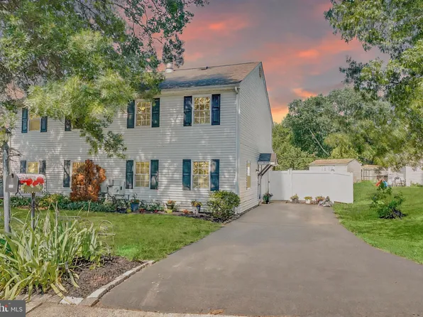 440 Indian Crest Dr, Harleysville, PA 19438