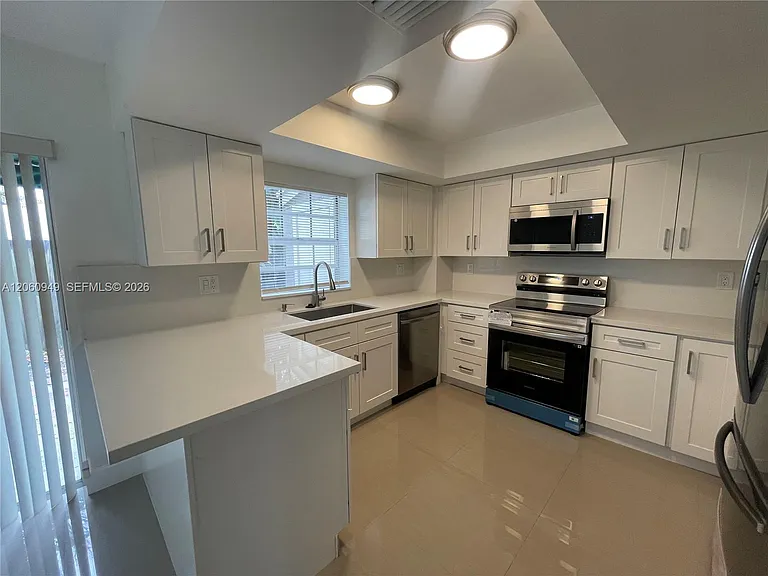 12370 SW 52nd Pl — Photo 7