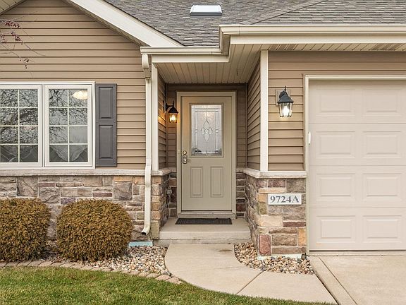 3rd image of 9724 W 130th Pl #A