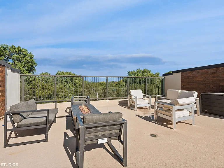 1850 N Clark St #2803 — Photo 31