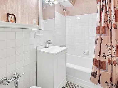 3rd image of 345 E 54th St APT 3A