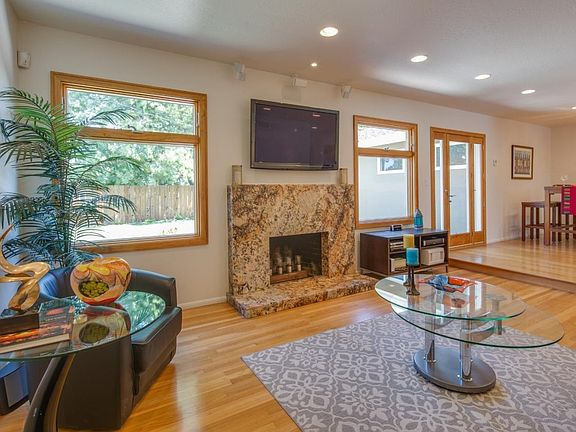 5th image of 874 Wellington Pl