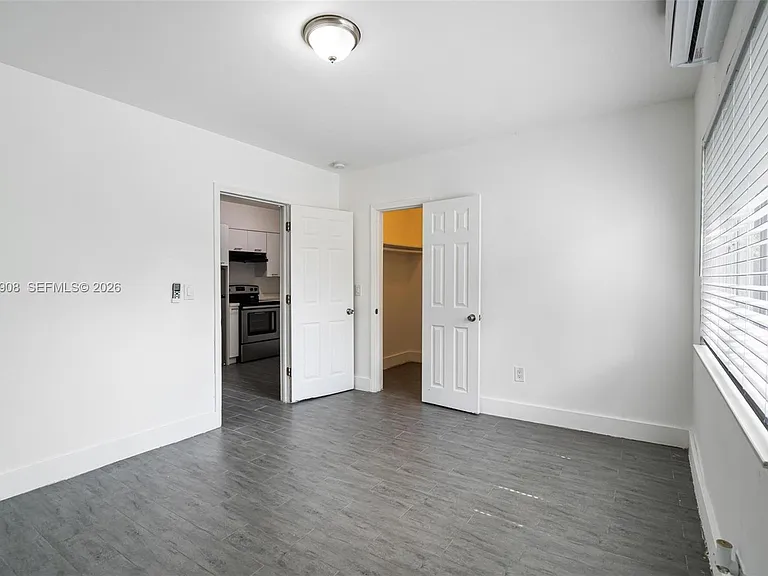 730 NE 128th St #7 — Photo 7
