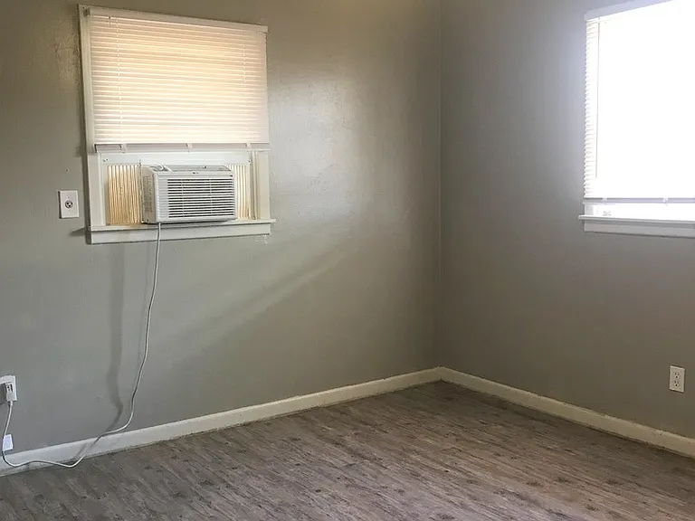3810 22nd Pl — Photo 3