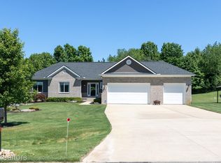 610 Pheasant Ridge Dr, Ortonville, MI 48462