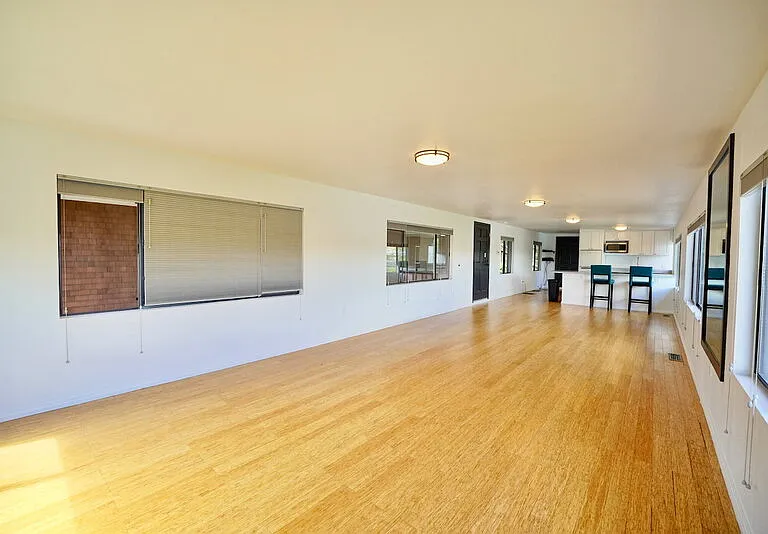 315 E Strawberry Dr #A — Photo 8