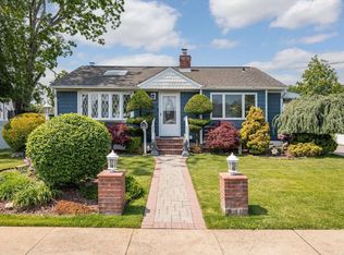 617 Bermuda Rd, West Babylon, NY 11704