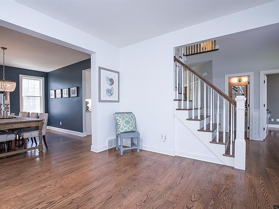 3rd image of 1 Stonebriar Dr