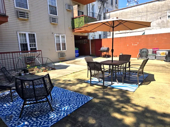 563 20th Street image 10 of 12