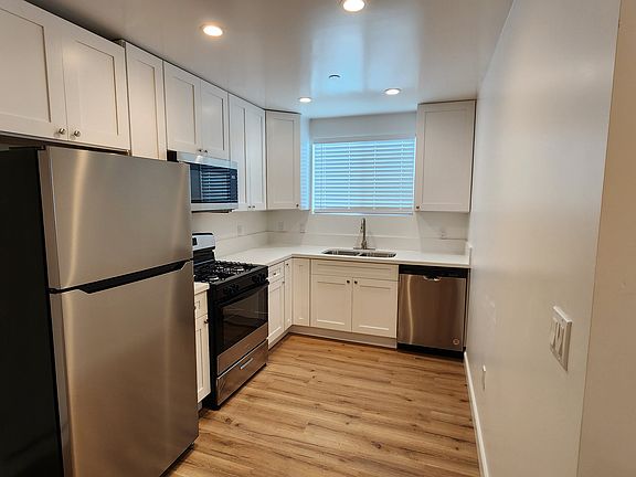 3rd image of 1548 W 105th St #1/2
