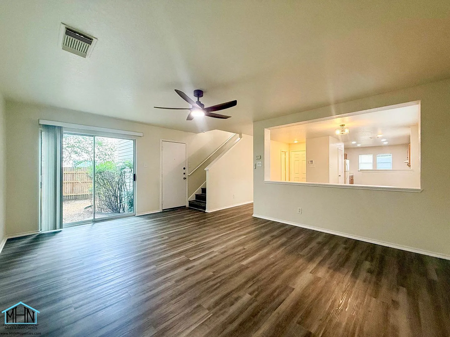 Beautifully Updated 2-Story 3-Bedroom, 2.5-Bathroom Gem Nestled in the Heart of San Antonio! — Photo 4