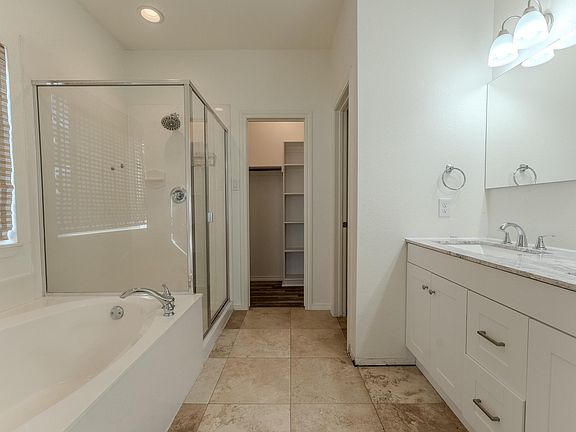 5th image of 556 Caravan Dr