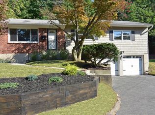 33 Forest Blvd, Ardsley, NY 10502