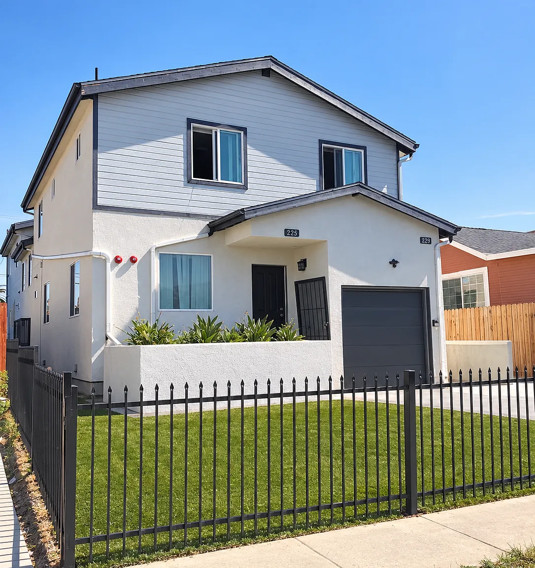 5 bed, 2043 sqft, $4,200 — Photo 1