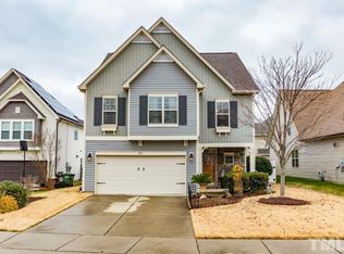 804 New Charleston Dr, Fuquay Varina, NC 27526