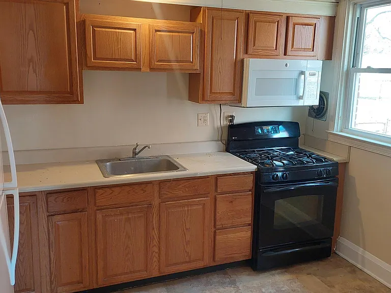 2715 Berwick Ave #1 — Photo 2