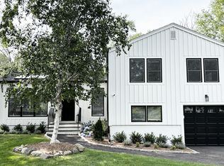 27 Mary Ln, Riverside, CT 06878
