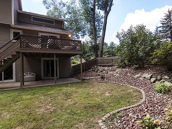 4th image of 9 Almond Dr