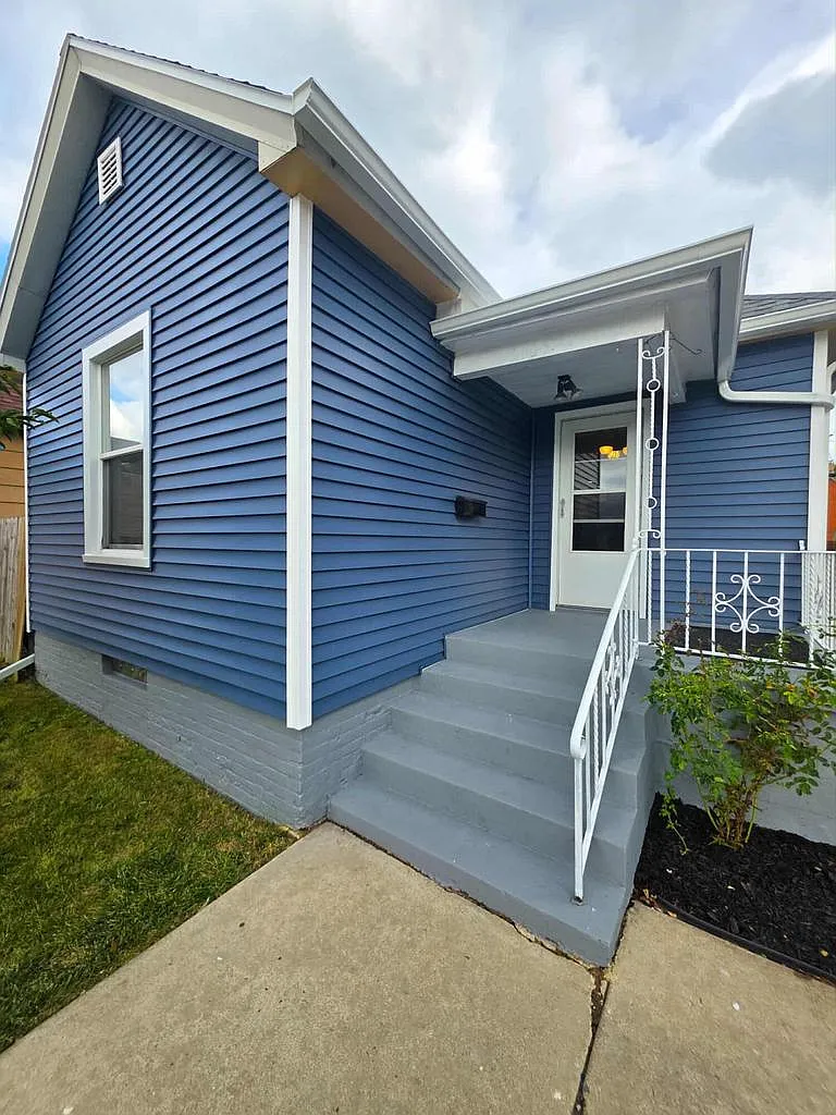 3 bed, 842 sqft, $1,350 — Photo 3