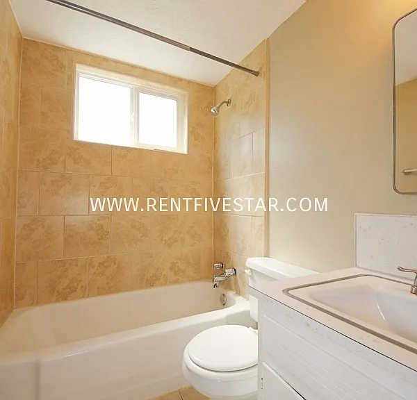 397 Roosevelt Ave #B — Photo 6