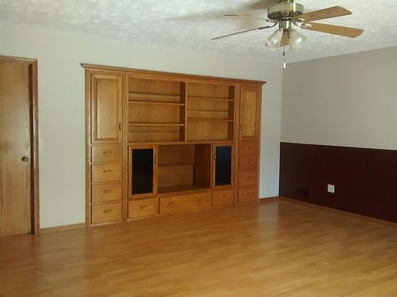 3rd image of 2110 W D St