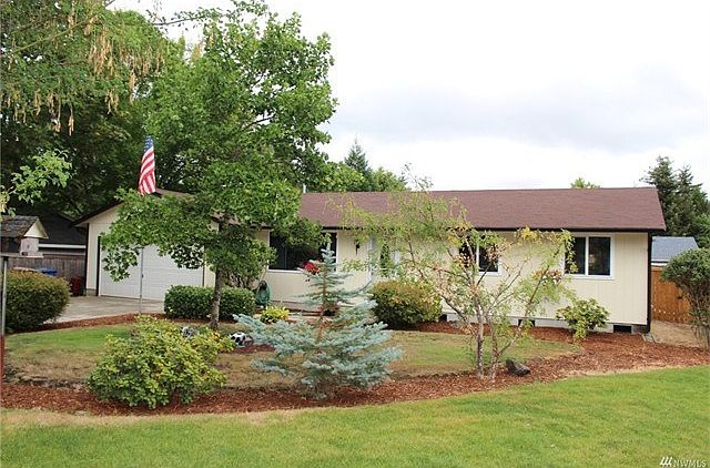 Great cul-de-sac setting, large lot just move in and enjoy
