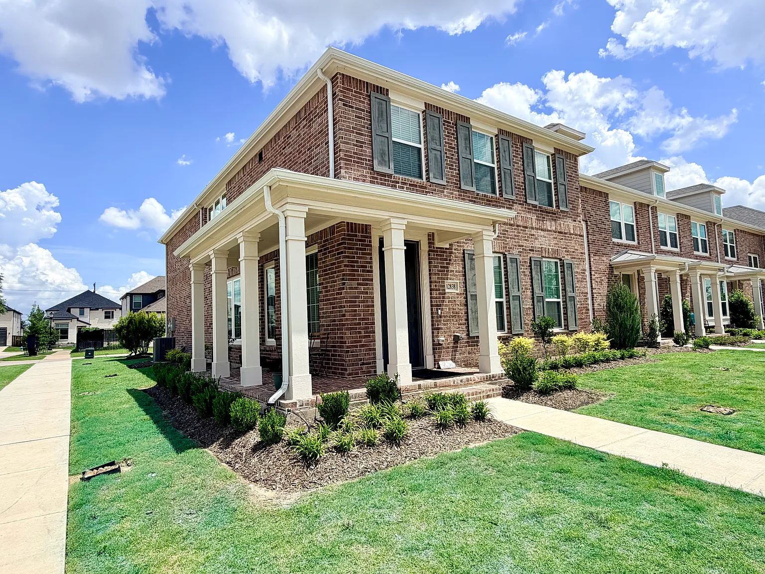 3 bed, 2.5 bath, 2272 sqft, $3,099 — Photo 1