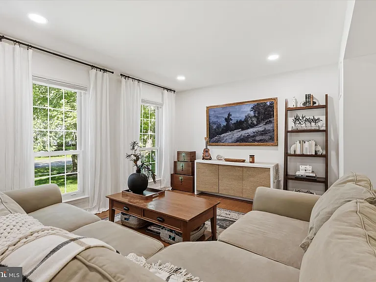 2412 Rosedown Dr — Photo 7