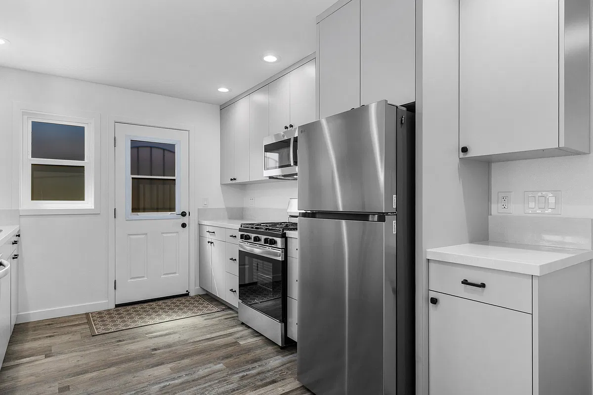 2 bed, 800 sqft, $2,895 — Photo 3