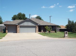 11737 SW 8th St, Yukon, OK 73099