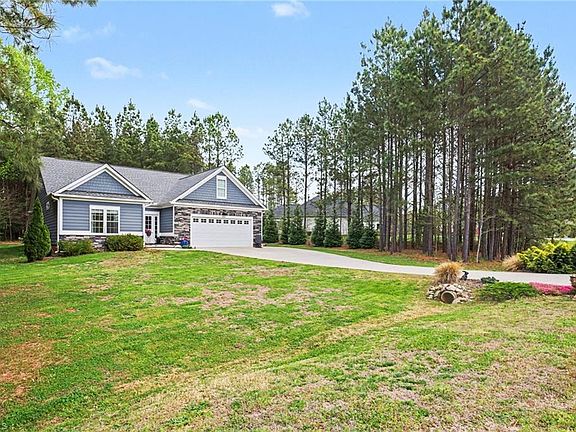 4th image of 820 Sunset Pointe Dr