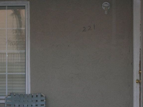 4th image of 221 E 16th St