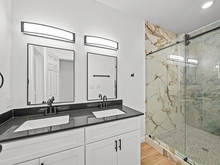 1512 W Blum St #A — Photo 22