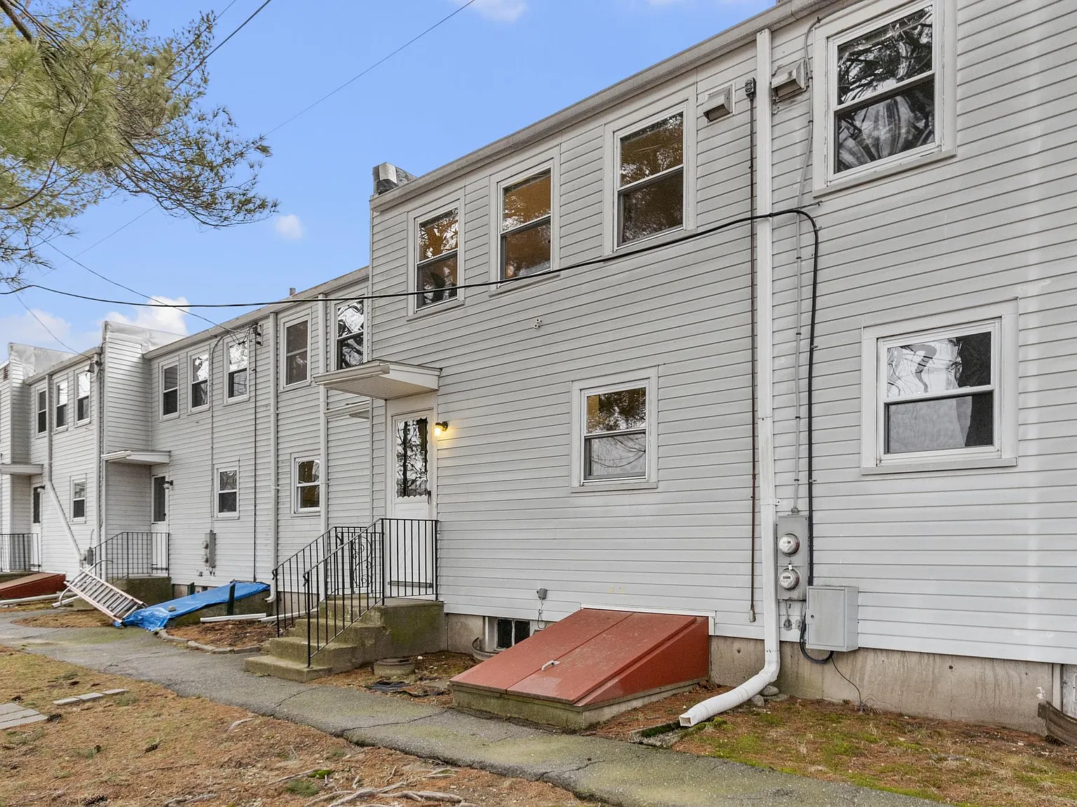 2 bed, 800 sqft, $2,400 — Photo 2