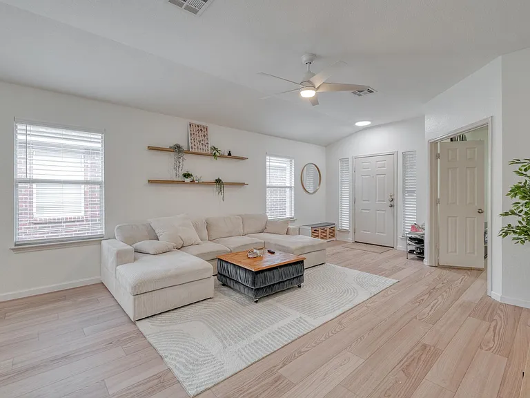 436 Grey Feather Ct — Photo 6