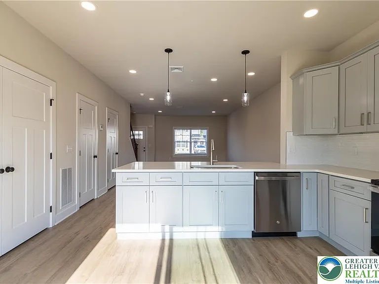 1411 Greenview Dr #12 — Photo 10