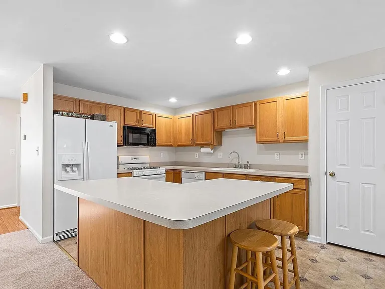 387 Wheatfield Cir — Photo 14