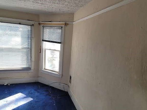4th image of 1524 E 82nd St