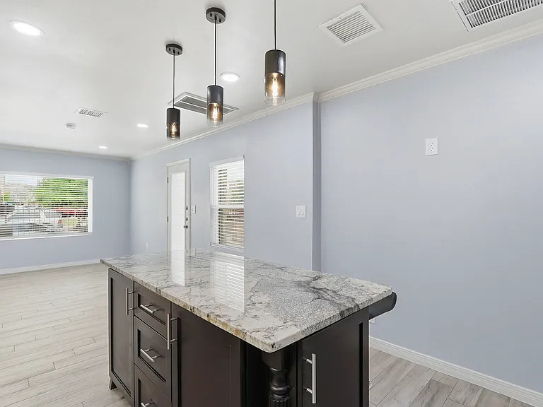 1310 E San Antonio Ave — Photo 12