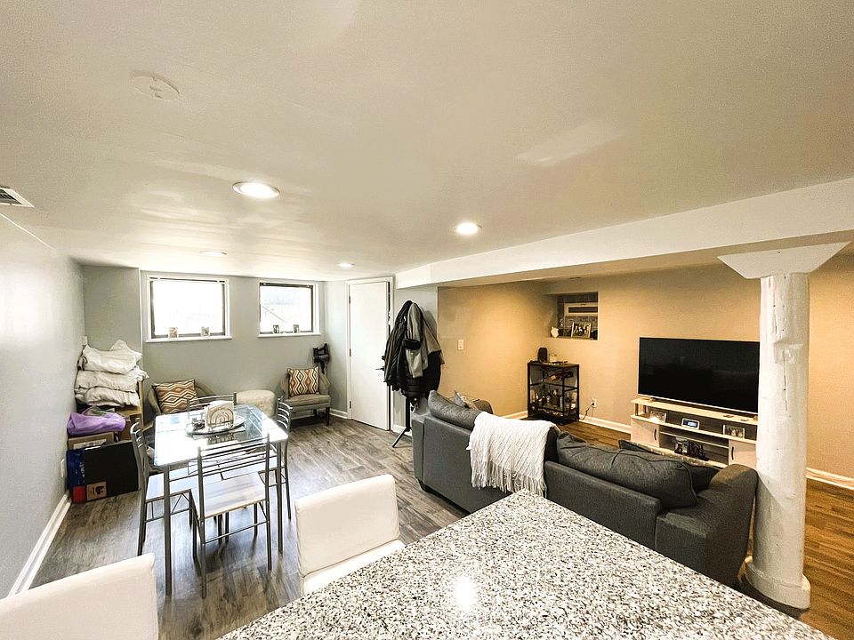 1st image of 821 N Damen Ave #G