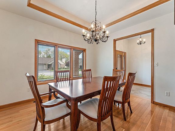 3rd image of 256 Pineview Ln