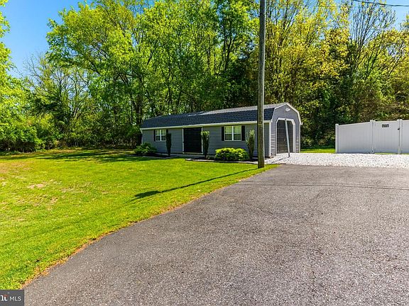 5th image of 412 Greentree Rd