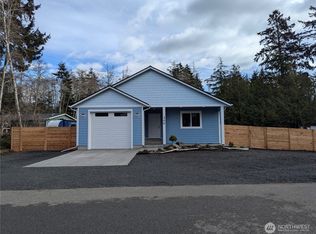 300 Lakeview Loop NE, Ocean Shores, WA 98569